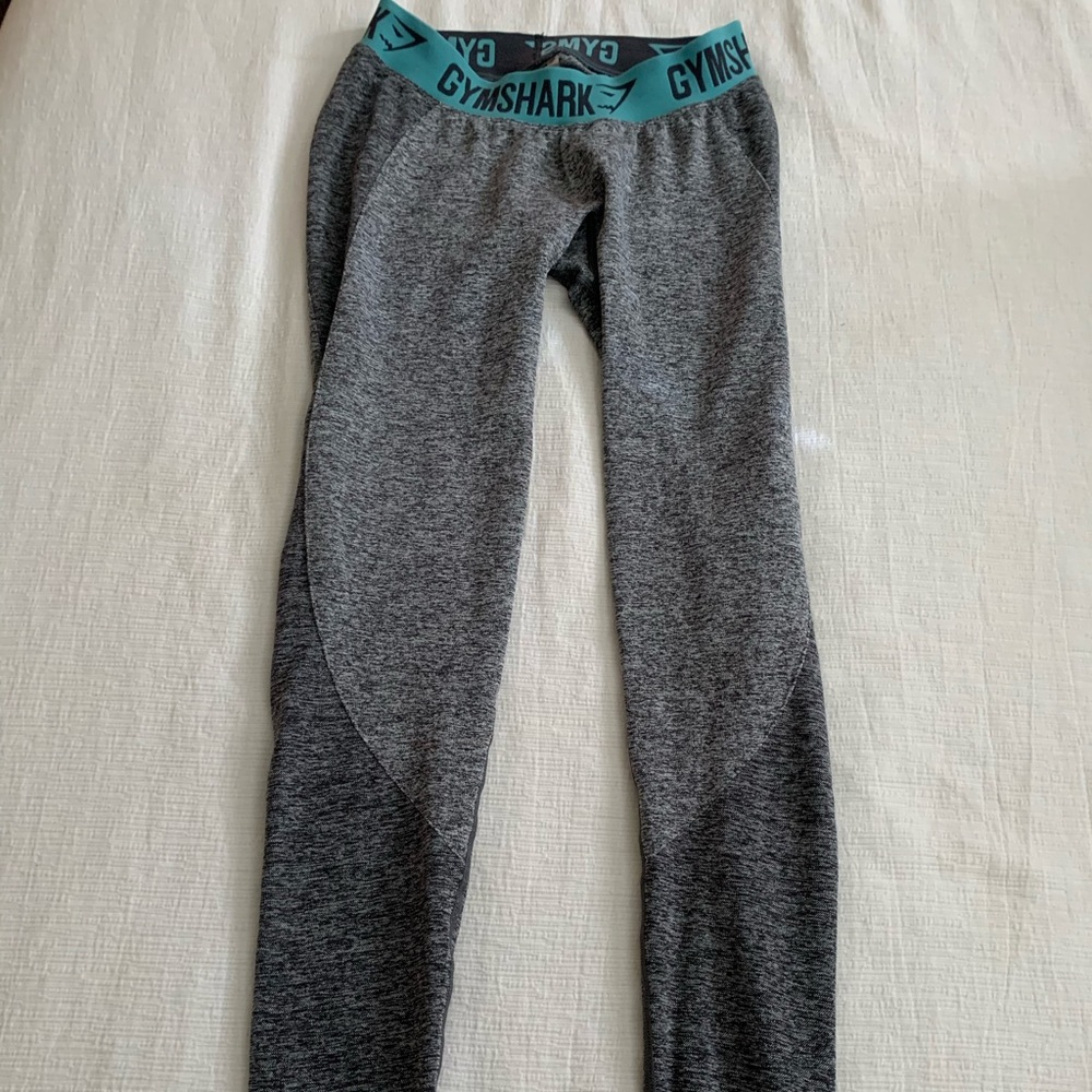 Gymshark Sports Bra & Matching Legging - Picture 4 of 5